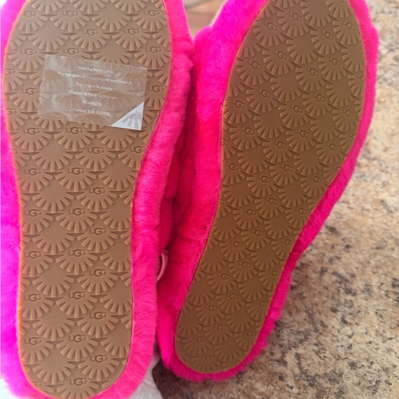 UGG Women's Vibrant Pink Fluffy Slippers - Picture 3 of 4